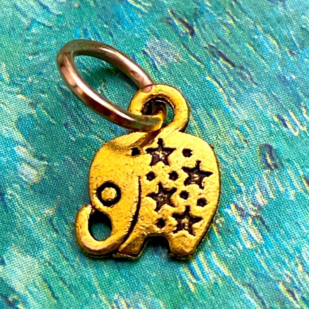 5/$10❤️❤️❤️NEW BRASS TRUNKS UP ELEPHANT CHARM PENDANT